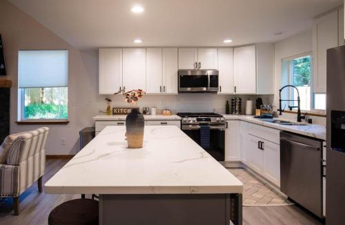 Paradise Estates House | Perch - Evergreen Cabin