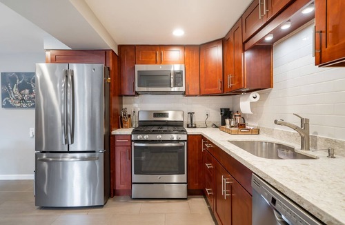 Shoreline House | Perch - Gathering Spot Lower: Cute two bedroom suite, spacious backyard