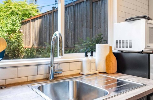 North Beach/Blue Ridge Apartment | Perch - Great Ballard location! Modern Studio w/parking