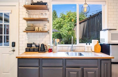 North Beach/Blue Ridge Apartment | Perch - Great Ballard location! Modern Studio w/parking