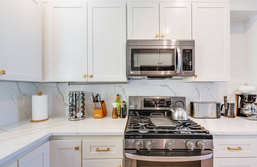 Eastlake House | Perch - Lakeview Charm: Water | Space Needle | Fireworks