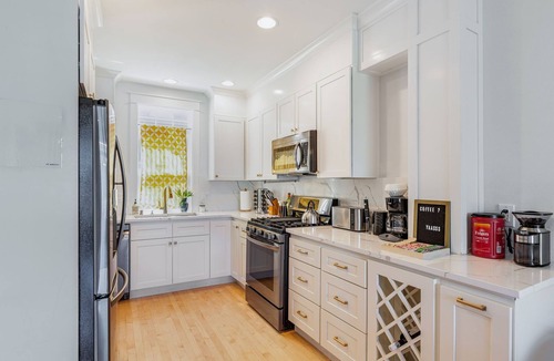 Eastlake House | Perch - Lakeview Charm: Water | Space Needle | Fireworks