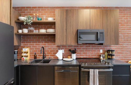 Minor House | Perch - Marion Manor 16