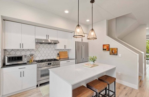 Lower Queen Anne House | Perch – Modern 3BR/3.5BA Near Space Needle | Great Views!