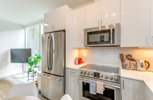 North Queen Anne House | Perch - Modern Queen Anne Retreat with Rooftop & Guitar