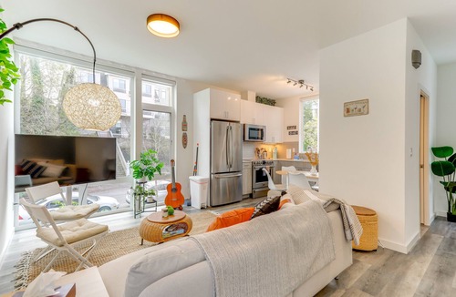 North Queen Anne House | Perch - Modern Queen Anne Retreat with Rooftop & Guitar