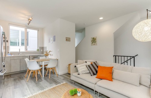 North Queen Anne House | Perch - Modern Queen Anne Retreat with Rooftop & Guitar