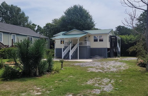 Waveland House | Perch Pad 2Br 1Ba Near Beach