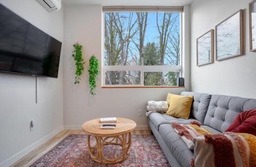 North Delridge House | Perch - Pigeon Point Hideout