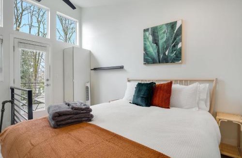 North Delridge House | Perch - Pigeon Point Hideout