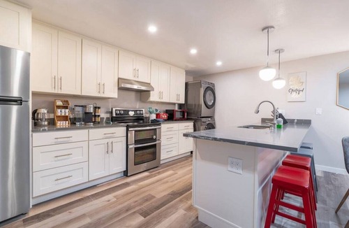 North Queen Anne Apartment | Perch - Queen Ann Flat: Spacious and Cozy 2BR home w/Parking