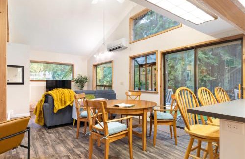 Coupeville House | Perch - Rhododendron Loft