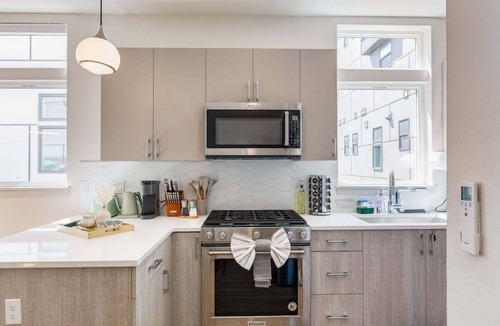 East Queen Anne House | Perch - Serene townhome located a 5-minute walk from a lively area