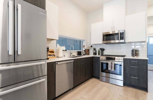 Broadway House | Perch - Urban Reflections 13: WS 97! Spacious 3BR/2BA w Space Needle view