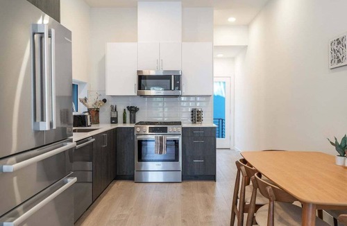 Broadway House | Perch - Urban Reflections 13: WS 97! Spacious 3BR/2BA w Space Needle view