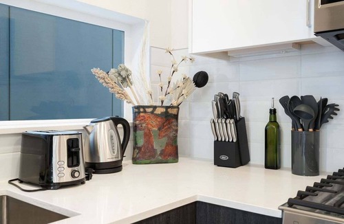 Broadway House | Perch - Urban Reflections 13: WS 97! Spacious 3BR/2BA w Space Needle view