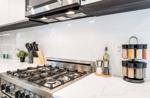 Eastlake House | Perch - View on Franklin: Cozy 3 BR | Lake & Needle View | Fireworks