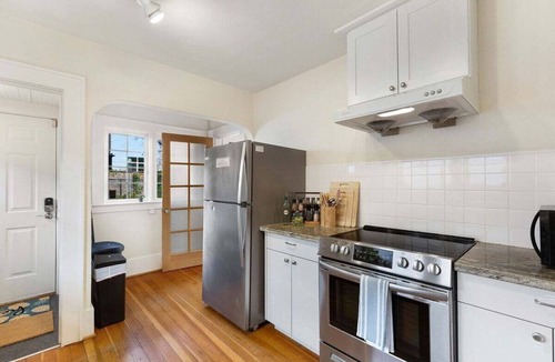 Broadway House | Perch - Vintage Seattle Gem: Spacious, Stylish, Parking