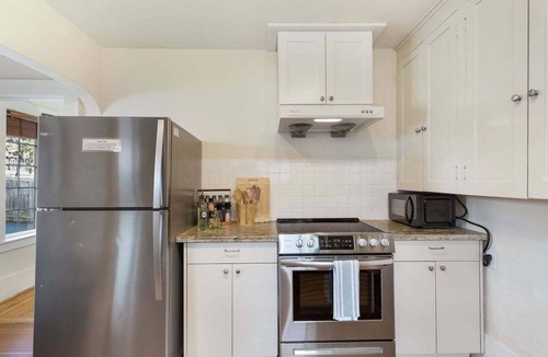 Broadway House | Perch - Vintage Seattle Gem: Spacious, Stylish, Parking