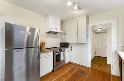 Broadway House | Perch - Vintage Seattle Gem: Spacious, Stylish, Parking