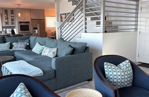 Bodega Bay House | Perched above the Pacific Coast