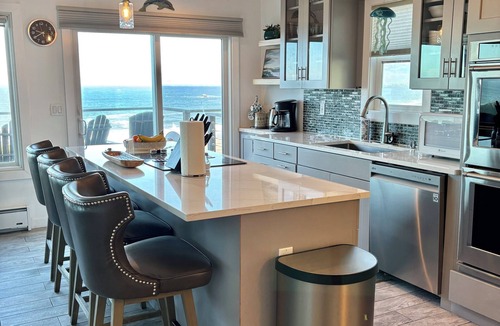 Bodega Bay House | Perched above the Pacific Coast