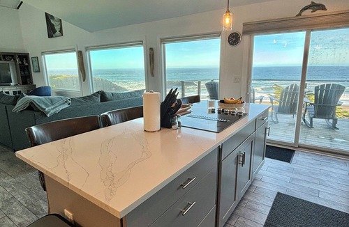 Bodega Bay House | Perched above the Pacific Coast