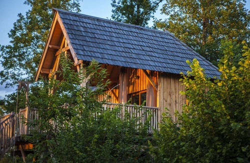 Savignac-de-Miremont Cabin | perched hut with private spa