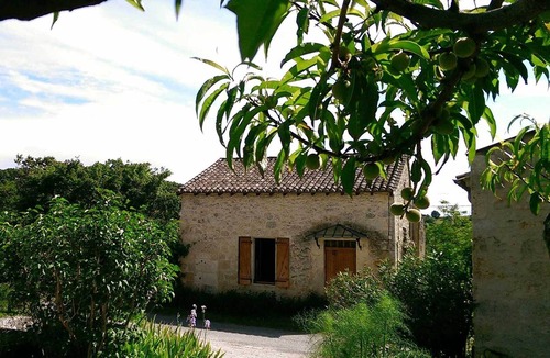 Prayssas House | Perched on the hillsides, stone house restored in the tradition