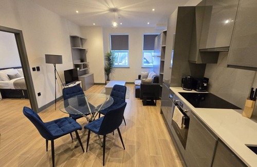 West Finchley Apartment | Perfect 1-Bed | Work & Leisure