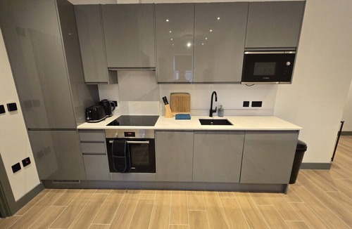 West Finchley Apartment | Perfect 1-Bed | Work & Leisure