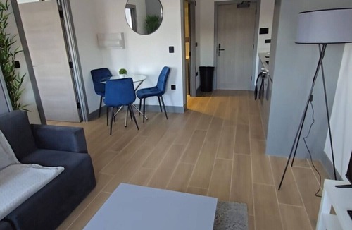 West Finchley Apartment | Perfect 1-Bed | Work & Leisure