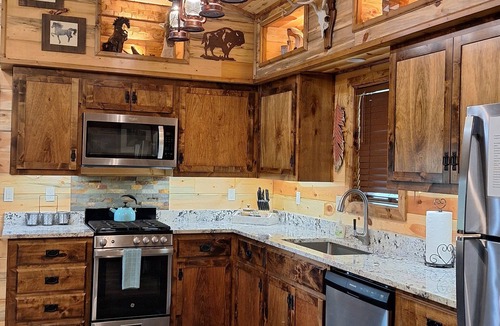 Ringold Cabin | Perfect 1-bedroom cabin with AC in adorable Ringold
