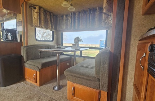 Placedo House | Perfect 1-bedroom recreational vehicle with AC in Victoria