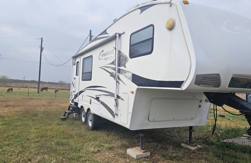 Placedo House | Perfect 1-bedroom recreational vehicle with AC in Victoria