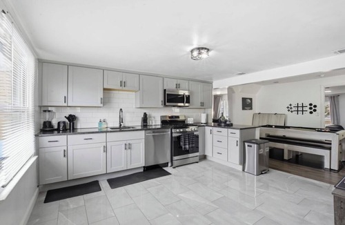 Belleville House | Perfect 2-bedroom house with AC in fabulous Belleville pool table/