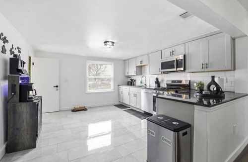 Belleville House | Perfect 2-bedroom house with AC in fabulous Belleville pool table/