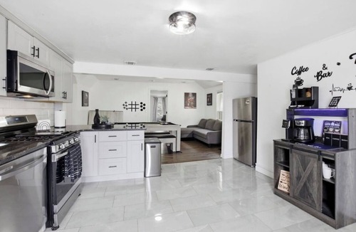 Belleville House | Perfect 2-bedroom house with AC in fabulous Belleville pool table/