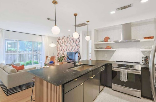 Oak Lawn House | Perfect 2 BR Uptown Dallas