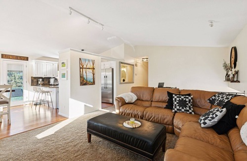 Plymouth House | Perfect 3-BR Suite with Hot Tub, Lake Views & Sunsets