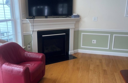 Woburn House | Perfect 4-bedroom townhome with AC in beautiful Woburn