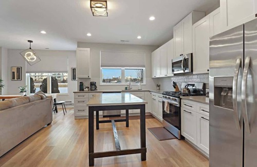 Warrenville Apartment | Perfect 4BR Townhouse with Parking & Pickleball Access