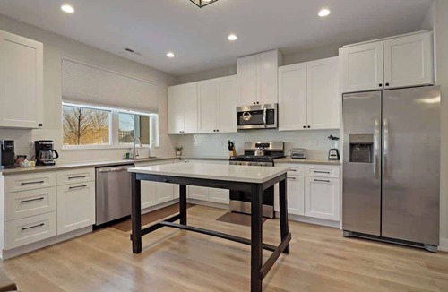Warrenville Apartment | Perfect 4BR Townhouse with Parking & Pickleball Access