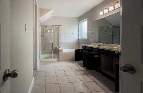 Katy House | Perfect 5-bedroom house in tranquil Katy for Day Parties