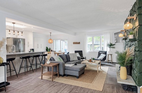 Communaute-Urbaine-de-l'Outaouais House | Perfect accommodation for groups! -Jacuzzie-Piscine&BBQ-25 minutes from Ottawa-