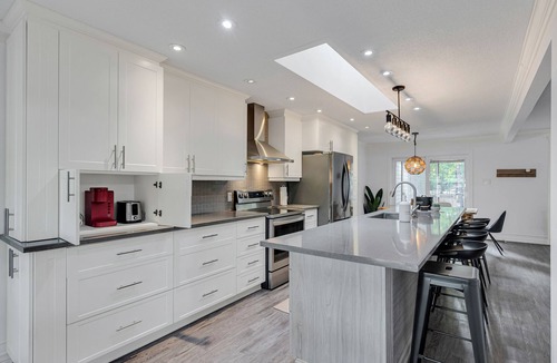 Communaute-Urbaine-de-l'Outaouais House | Perfect accommodation for groups! -Jacuzzie-Piscine&BBQ-25 minutes from Ottawa-