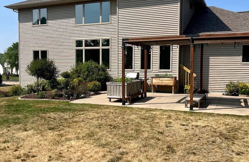 Butte Des Morts House | Perfect AirVenture Home Base 3BR/3BA Sleeps 6+ Spacious & Comfortable