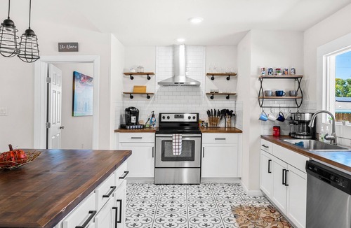Eastside Promise Neighborhood House | Perfect Backyard ~1 Mile to Riverwalk & DT~ Arcade