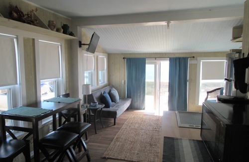 Fairhaven House | Perfect bay side Beach cottage right on the beach