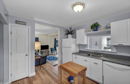 Madison-on-the-Lake House | Perfect Blissful 3 Bedroom Retreat Near Lake Erie, Spire, Wine Country, & Trails